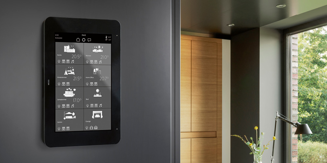 JUNG Smart Panel 8 bei Armin Hoppmann Elektrotechnik in Gablingen